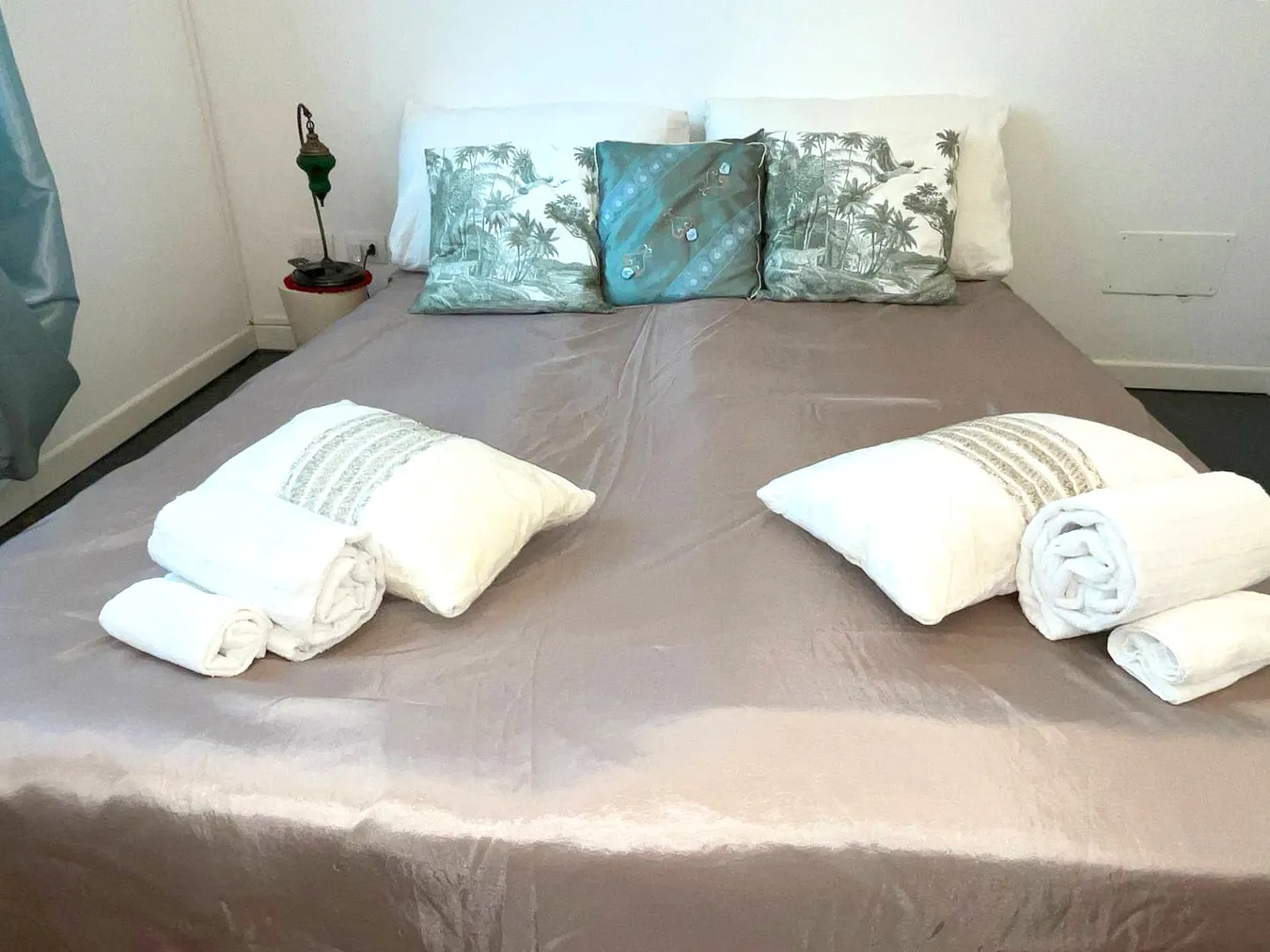 A room carefully prepared to welcome you with style and comfort: Suite Verona is ready for your arrival.