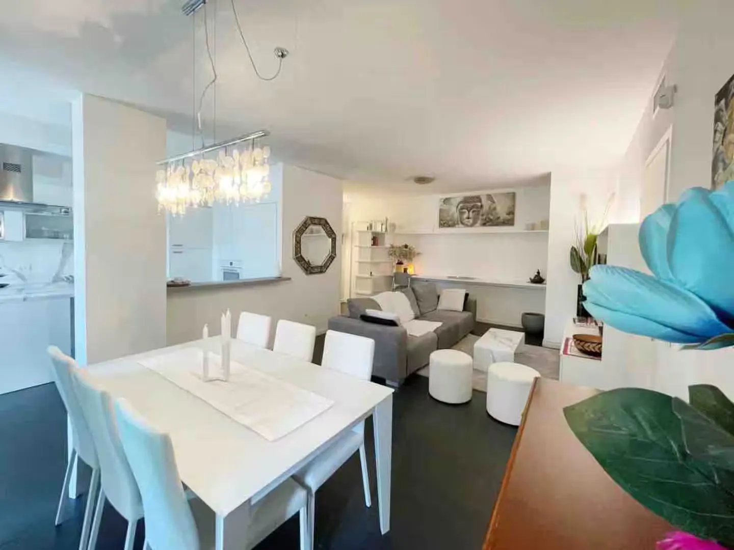 Light, style and order: in the kitchen of Suite Verona every moment becomes a pleasure to experience.