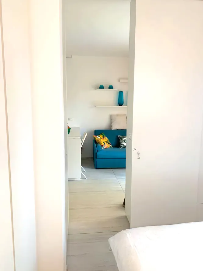 Harmony and continuity flow naturally: Suite Jesolo unites bedroom and living room in an embrace of open spaces that breathe together.
