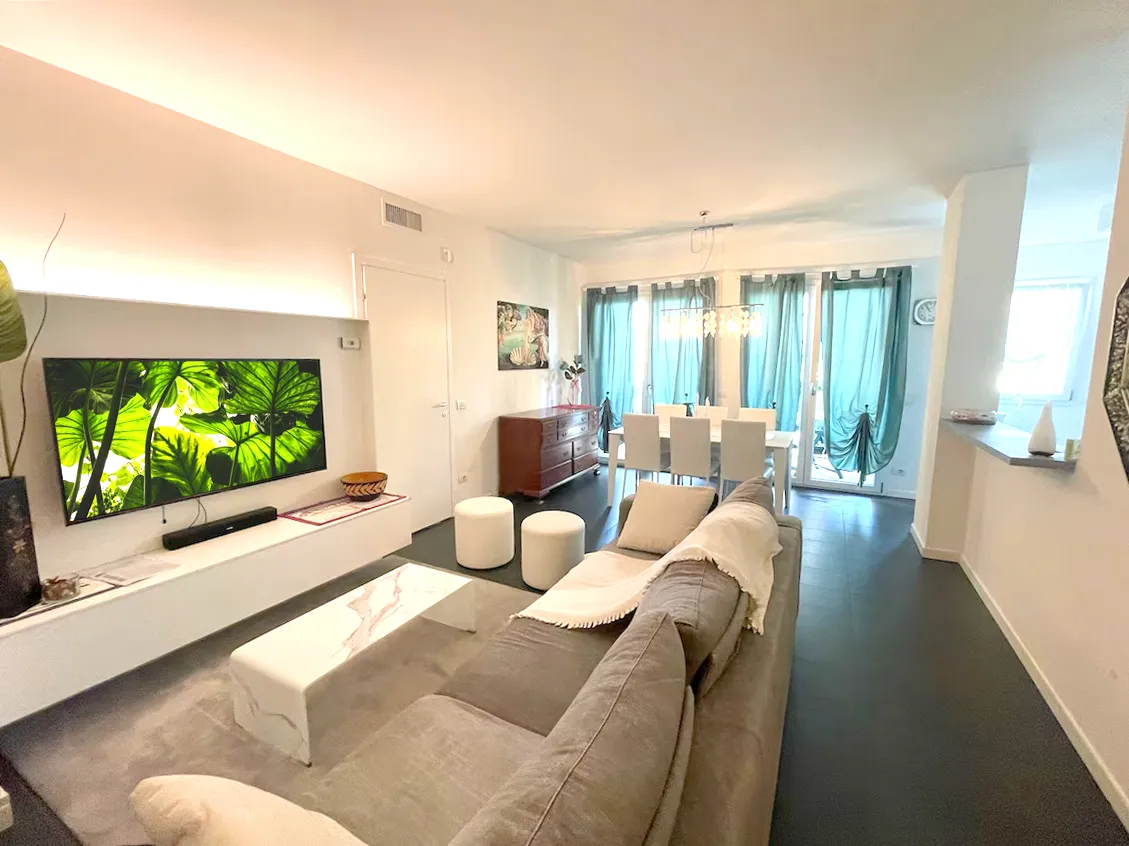 Contemporary design and timeless comfort: the bright heart of Suite Verona welcomes you with elegance and style.