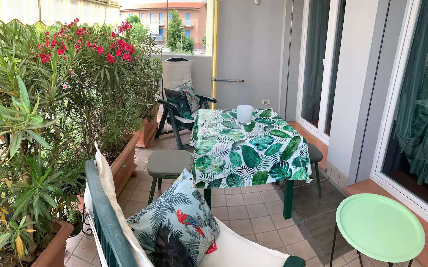 Among plants, golden light and tranquility: the terrace of Suite Verona is the perfect place to find time for yourself.