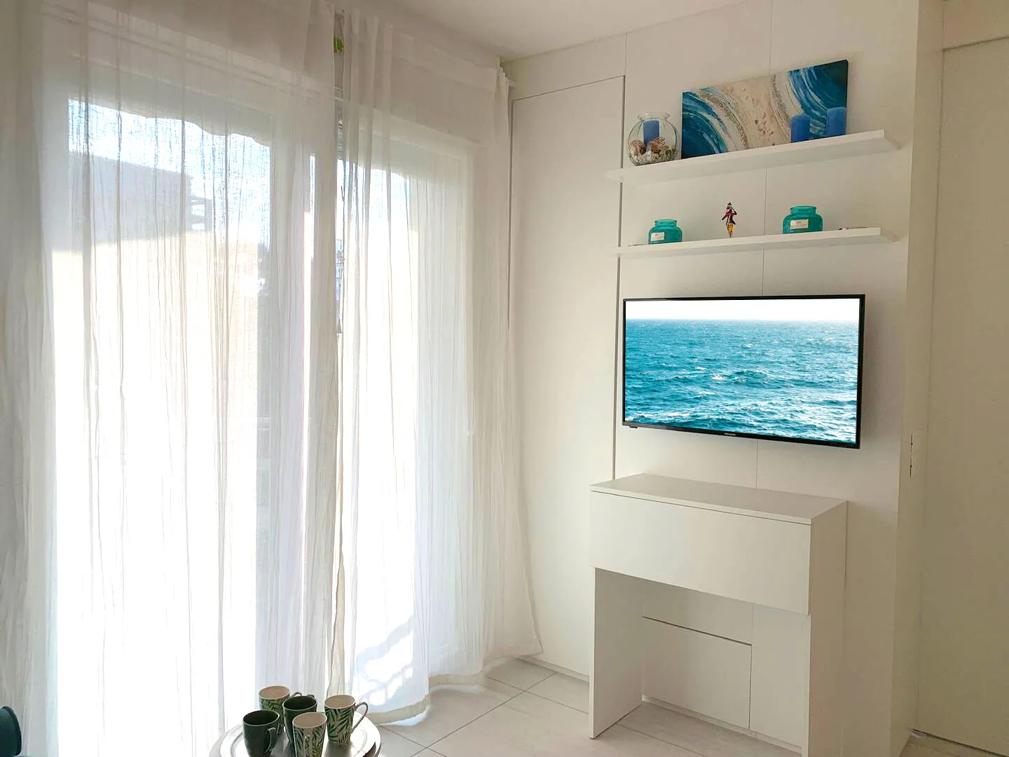 Natural light and essential design blend perfectly: Suite Jesolo offers bright and functional spaces for maximum relaxation.