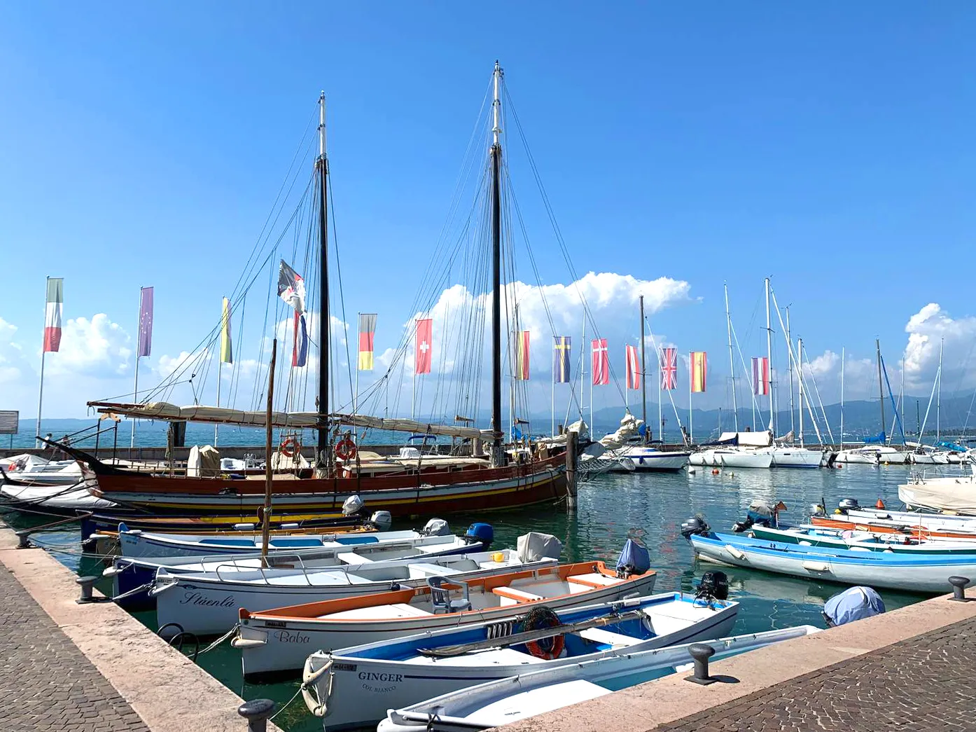 A short distance from Suite Bianca, Lake Garda enchants you with its crystal-clear waters and picturesque ports rich in history.