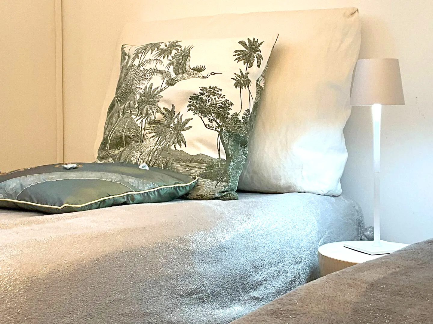 Premium fabrics, refined details and soft light: Suite Verona pampers its guests from the very first glance.