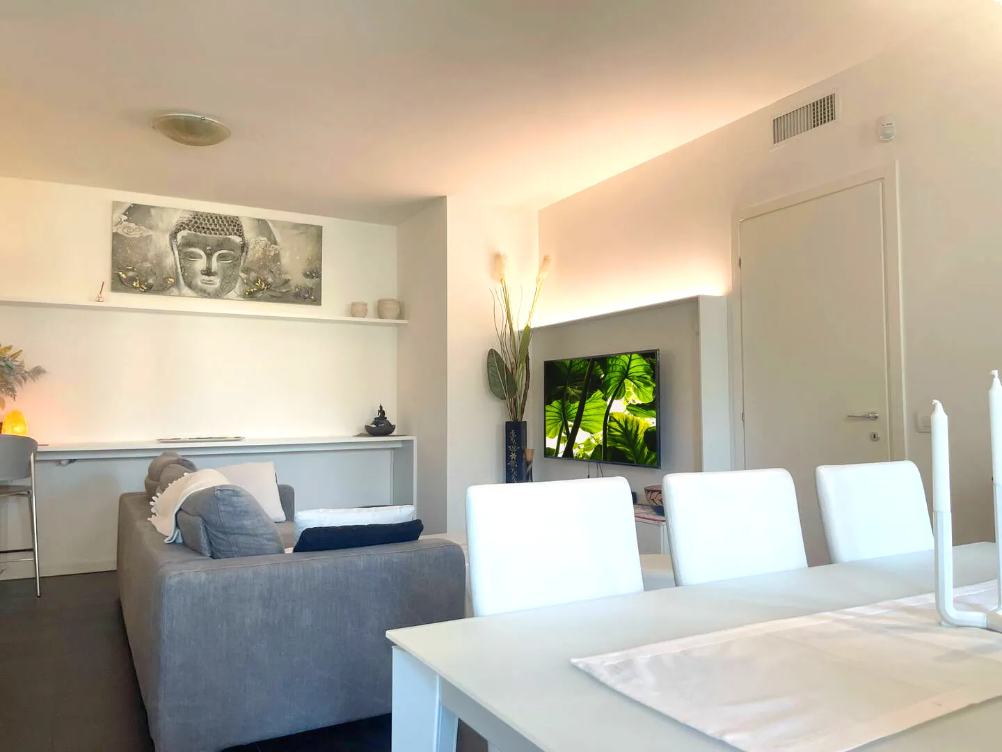 Minimalism, light and well-being: Suite Verona is designed to welcome you with simplicity and elegance.