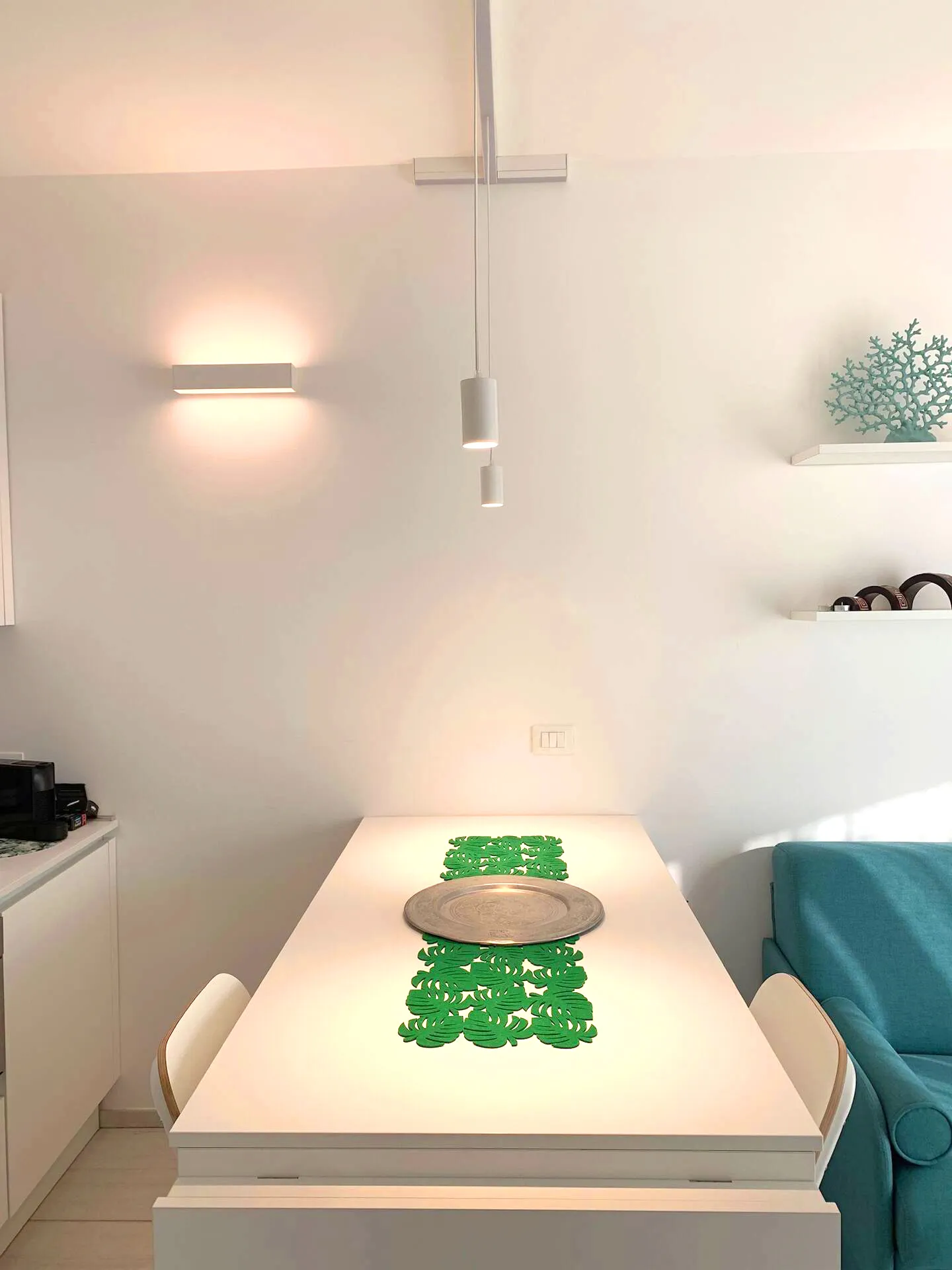 Light and minimalism dance in perfect harmony: Suite Jesolo offers an elegant table where every moment becomes precious and unforgettable.