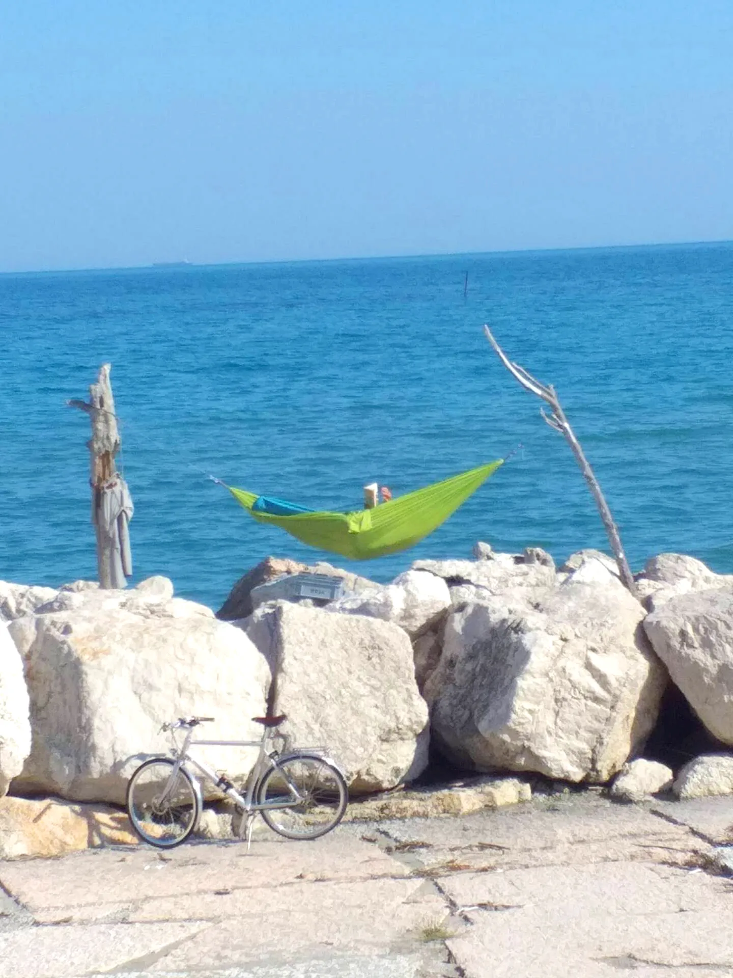 Exclusive corners that breathe sea: Suite Jesolo completes the experience with tranquility of white rocks and convenience of bicycles for perfect relaxation.