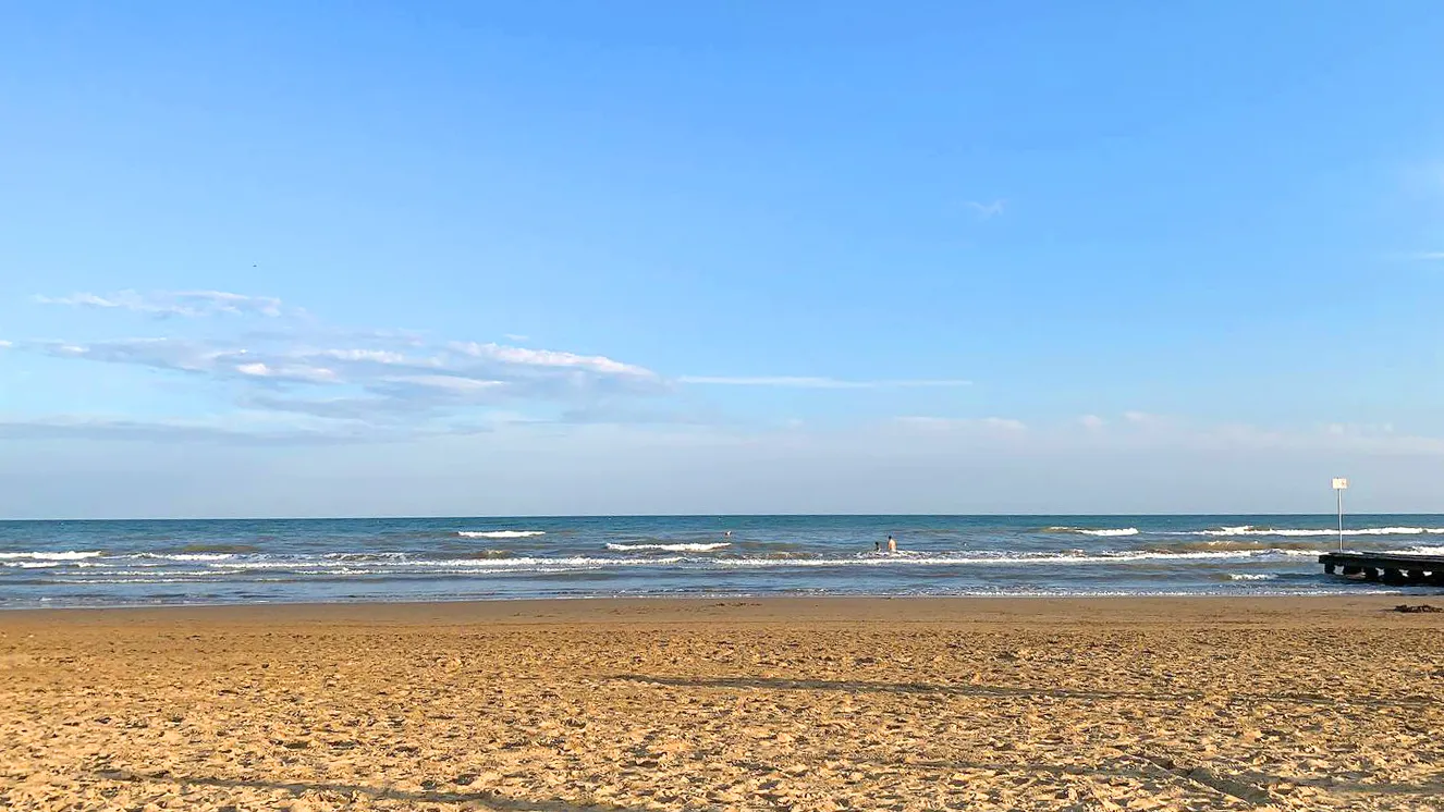 A window to the sea that speaks to the heart: Suite Jesolo transforms every detail of your stay into an invitation to beauty and pure wellbeing.