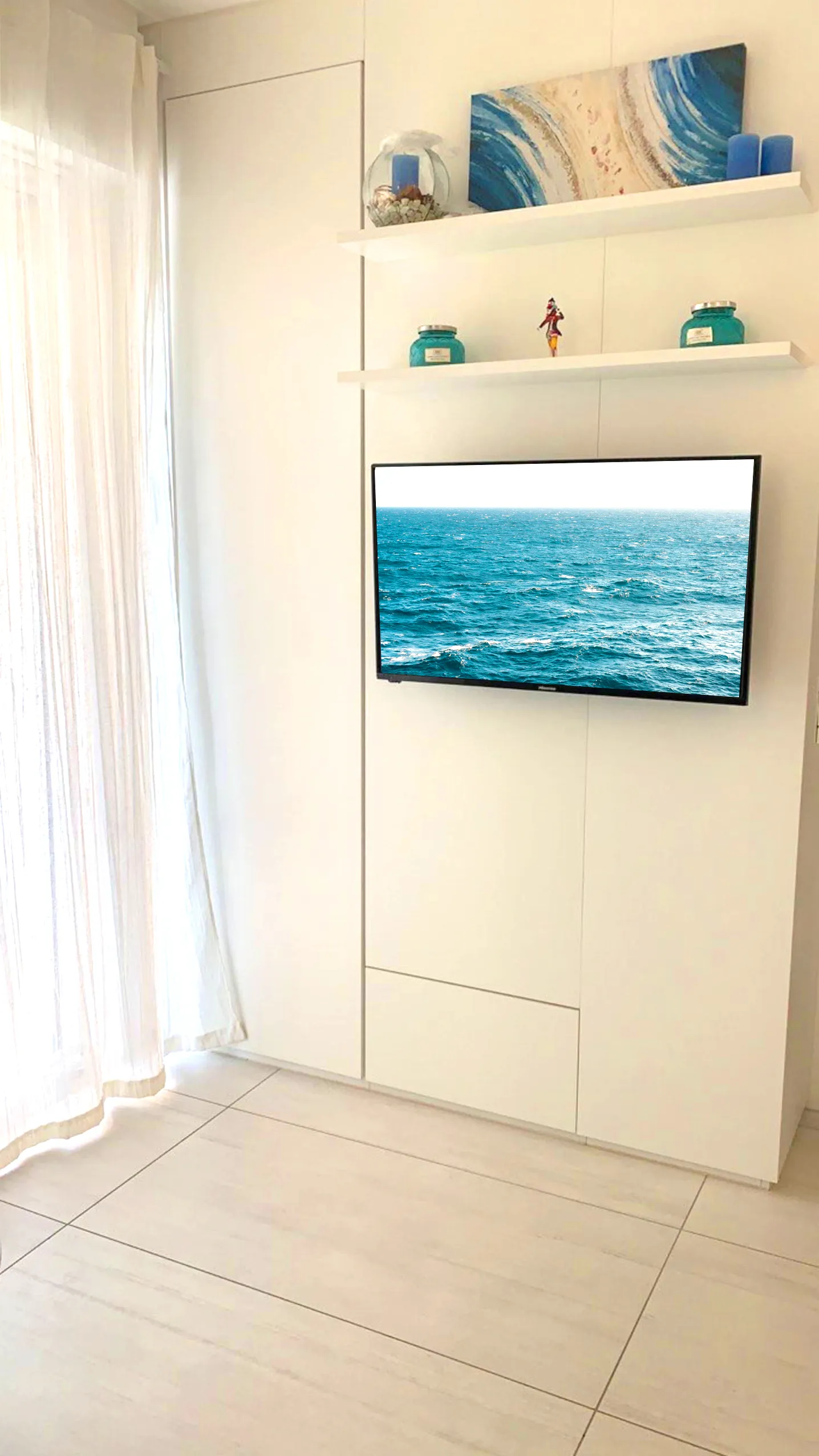 Marine art and clean design meet: Suite Jesolo offers functional and refined spaces for your daily comfort.