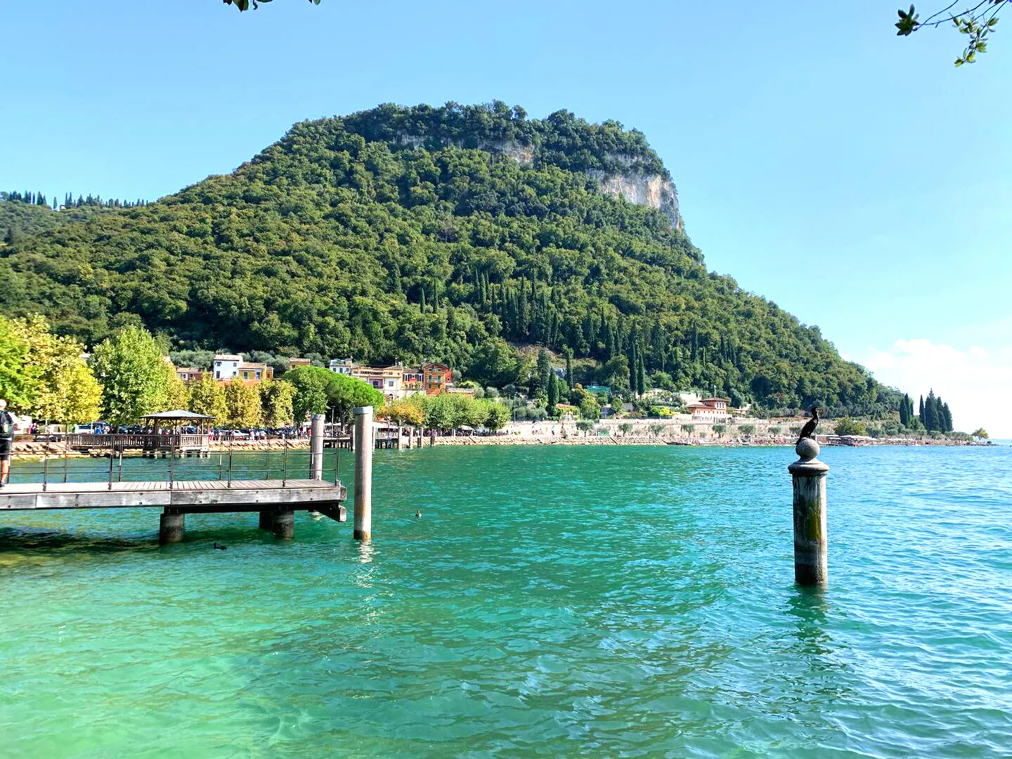 Just a few kilometers from Suite Verona, Lake Garda awaits you with its breathtaking colors and postcard villages.