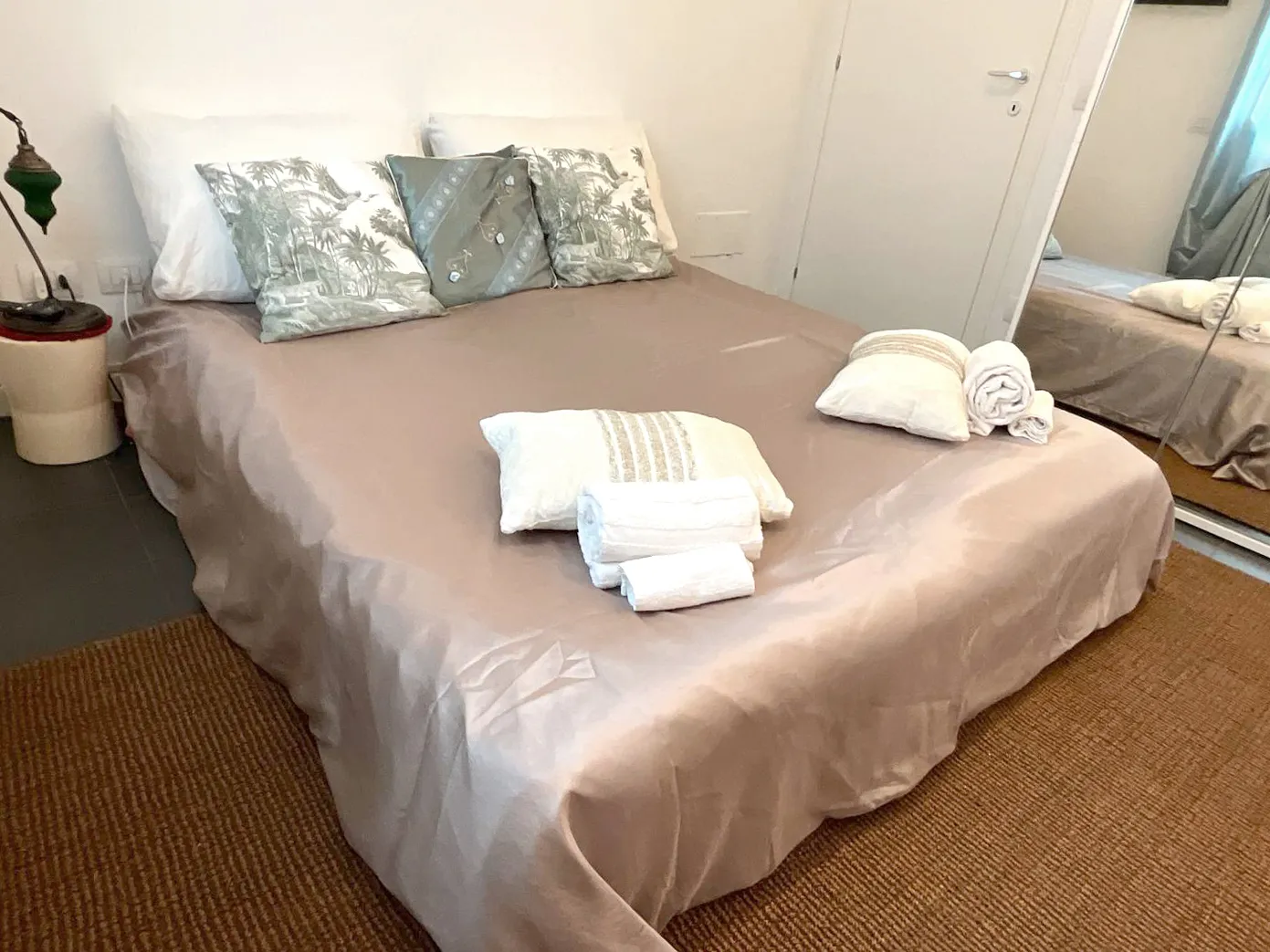 Natural materials, delicate colors and welcoming atmosphere: at Suite Verona every detail is designed to make you feel good.