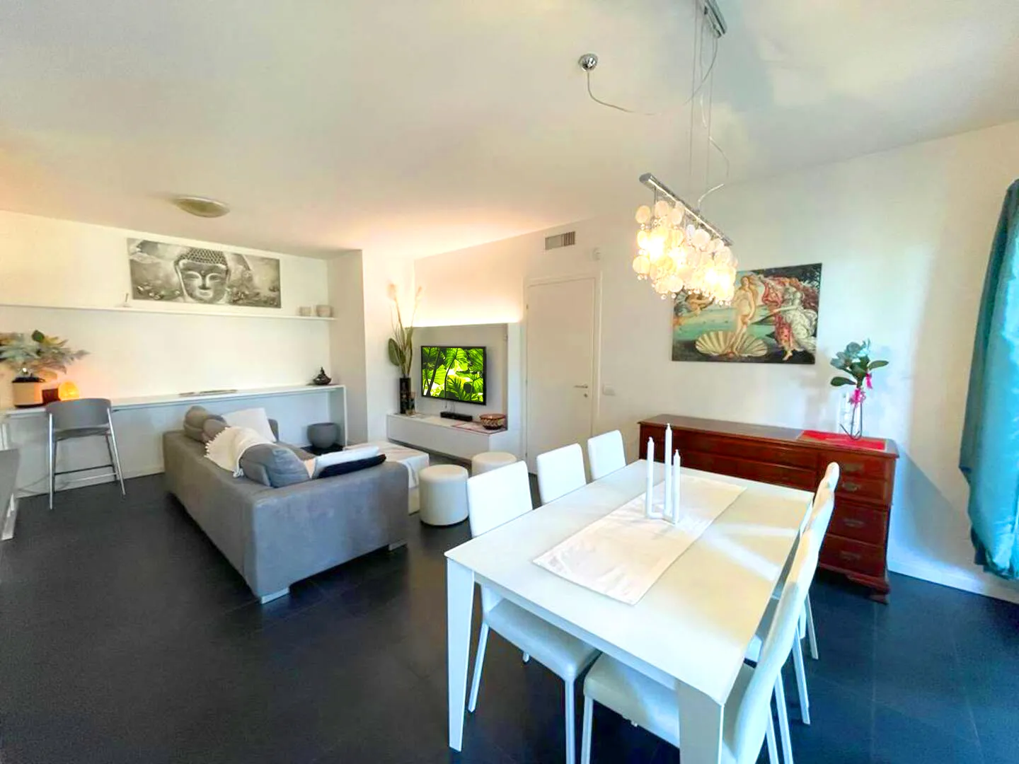 Experience the beauty of harmony: Suite Verona blends art, design and comfort in a single experience.