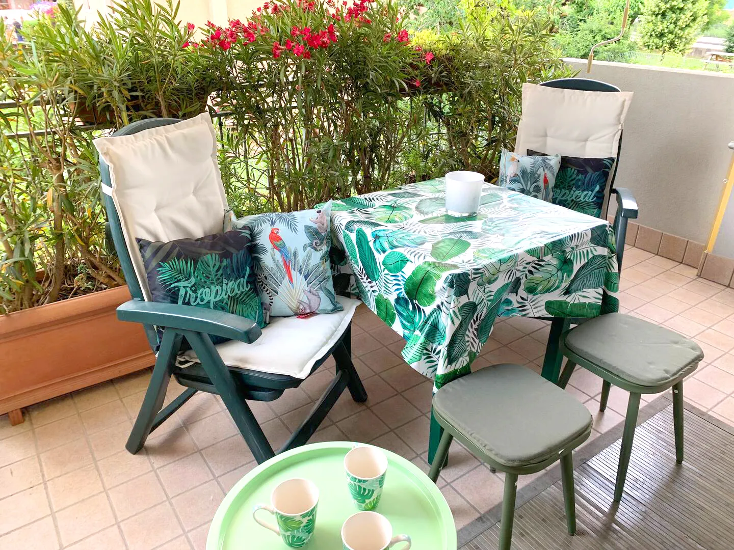 An outdoor break among plants and tranquility: the terrace of Suite Verona is your tropical corner of well-being.