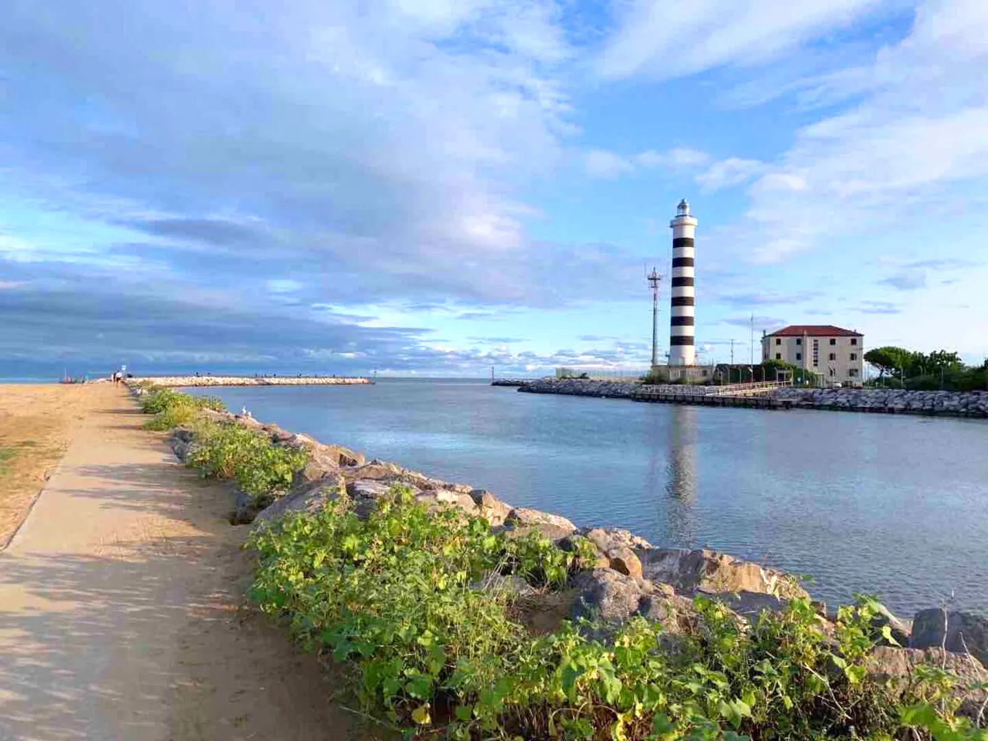 Glimpses of peace from the magical lighthouse: Suite Jesolo takes you where wild nature and crystalline waters create moments of serenity near our suites.