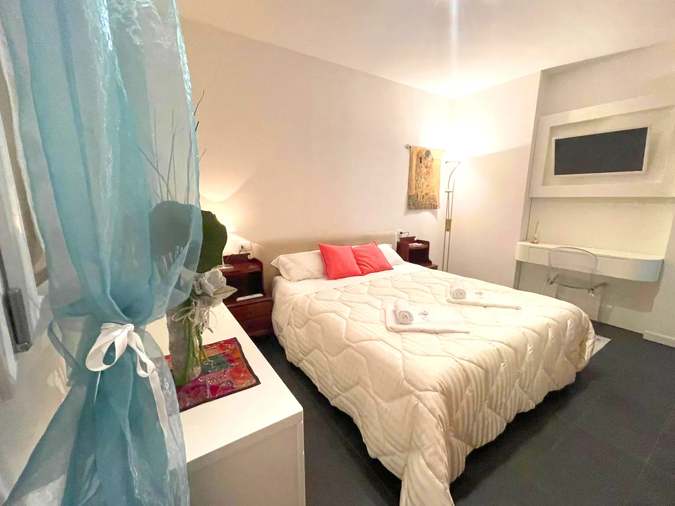 An intimate and relaxing environment, where every detail invites rest: Suite Verona pampers you with charm and tranquility.